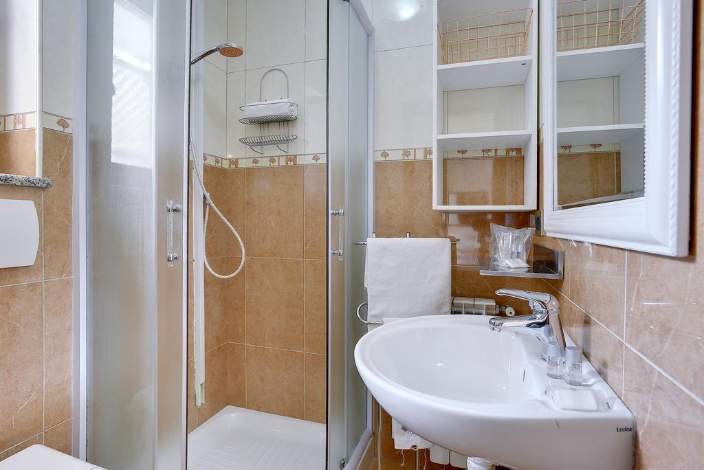 Villa Milli B&B โรวีน ภายนอก รูปภาพ